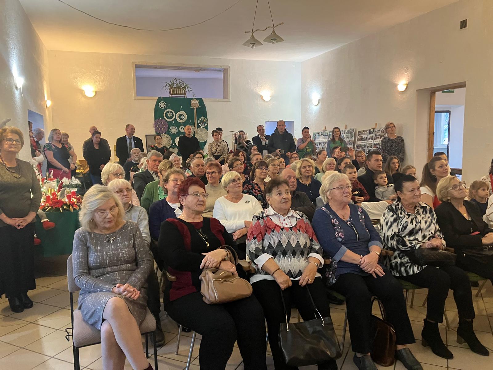 Siła wspólnoty – samoorganizacja i społeczny wpływ seniorów w powiecie prudnickim.